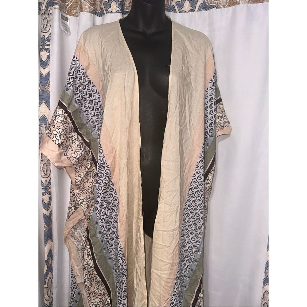 NEW WITH TAGS Beautiful Steve Madden Women's Kimono Color: Tan Size: ONE SIZE GR